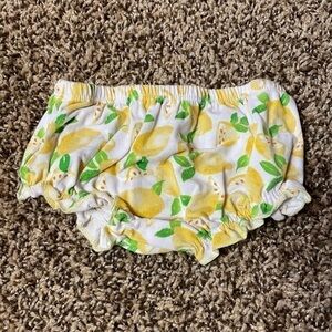 🐶🐶Nannette 6-9 months lemons bloomers.🐶🐶